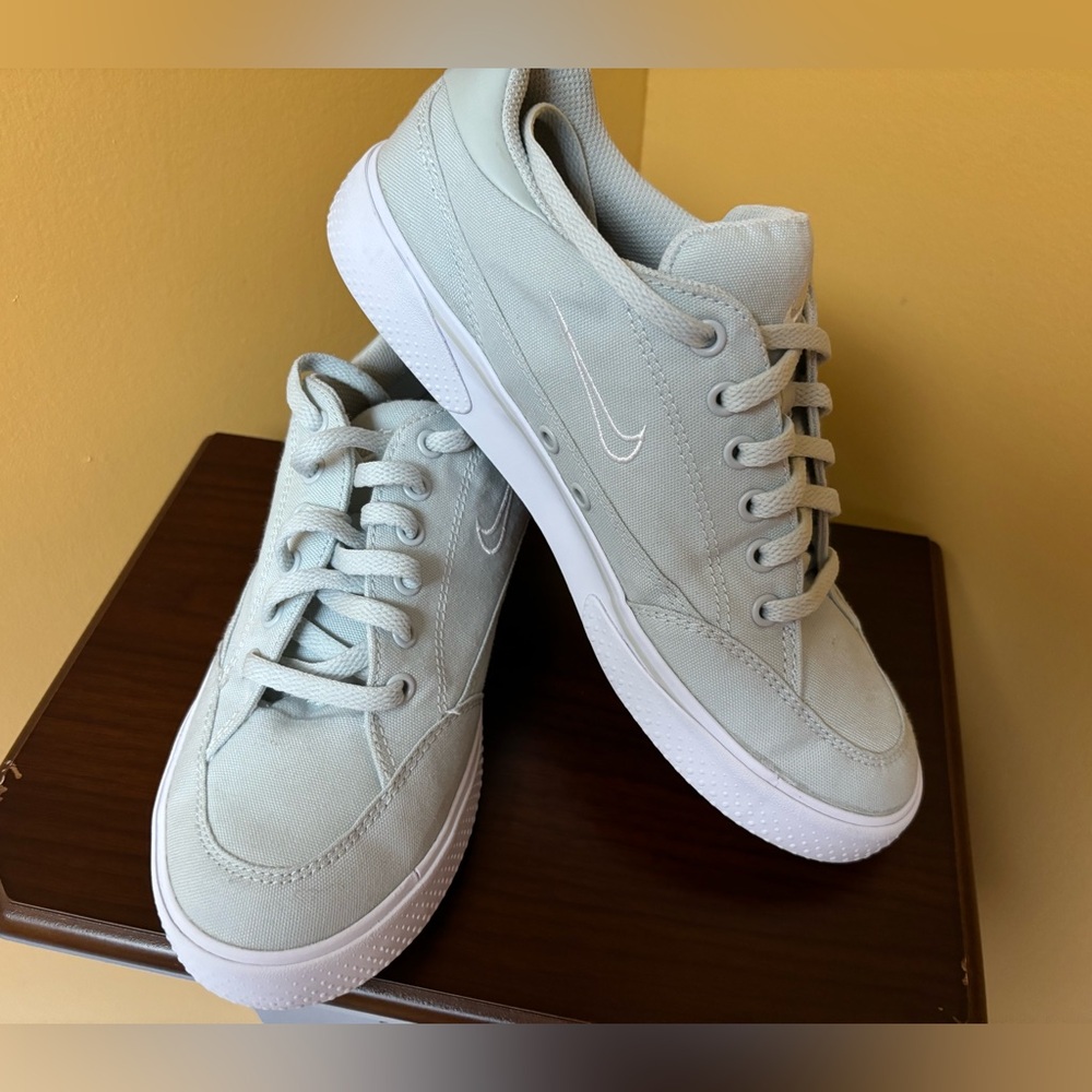 Nike Women’s Pistachio Canvas Casual Preppy Everyday Shoes Sneaker 7.5 7-1/2